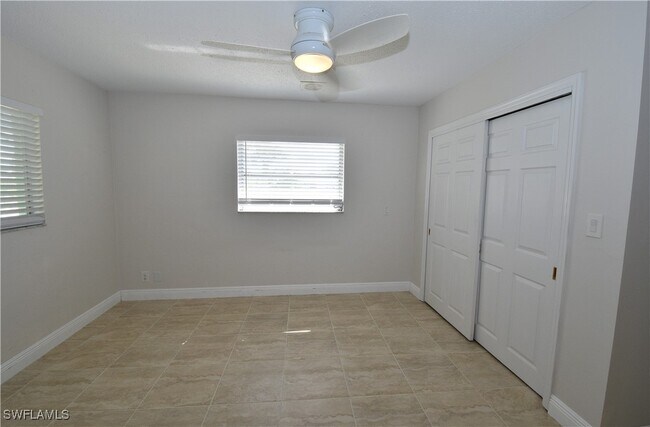 Building Photo - 3461 Lakeview Dr