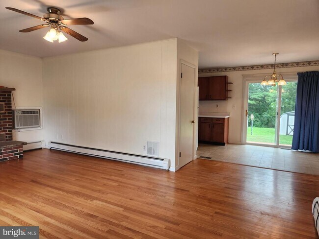 Building Photo - 12426 Legore Rd
