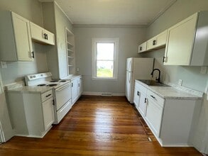 Building Photo - 2358 Sackett St