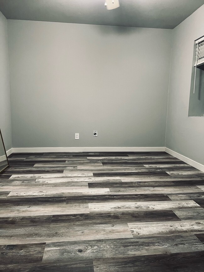 Building Photo - 3826 Monroe Ave