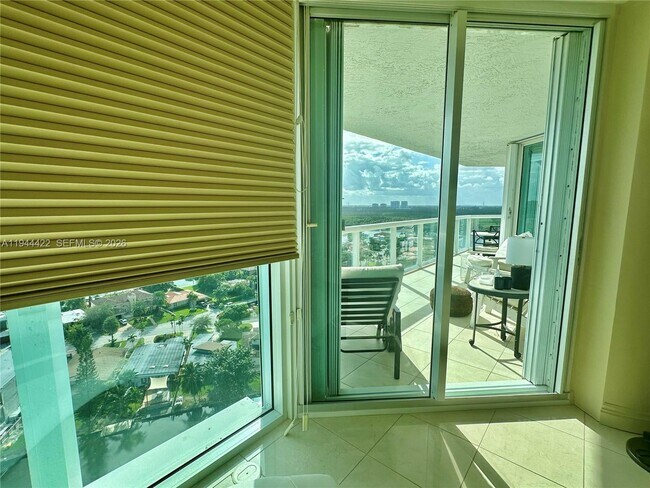 Building Photo - 16500 Collins Ave