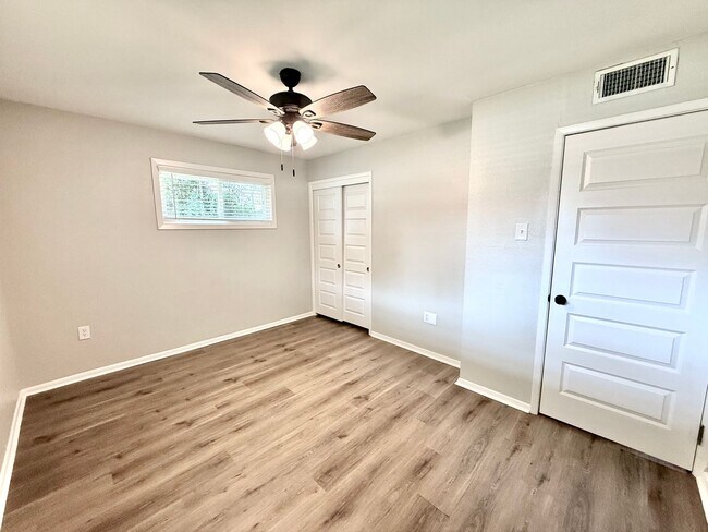 Building Photo - 2235 E Contour Dr