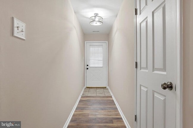 Building Photo - 4546 Rosemarie Dr