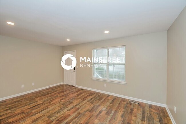 Building Photo - 3 Bedroom Pet-Friendly Home in NASHVILLE, TN with Main Street Renewal