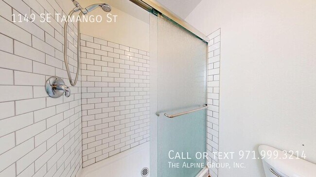 Building Photo - 1149 SE Tamango St