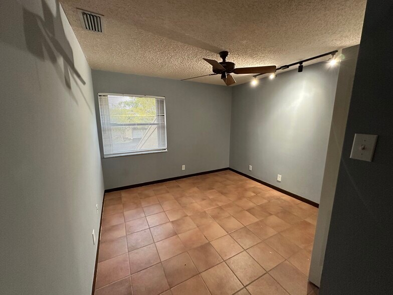 Building Photo - 11413 SW 110th Ln