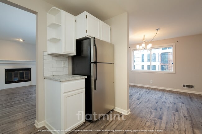 Building Photo - 8720 Phinney Ave N