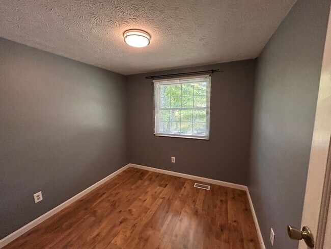 Building Photo - Remodeled 3 Bedroom House in Mason