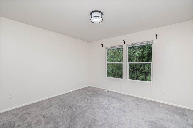 Building Photo - Townhouse available in lynnwood