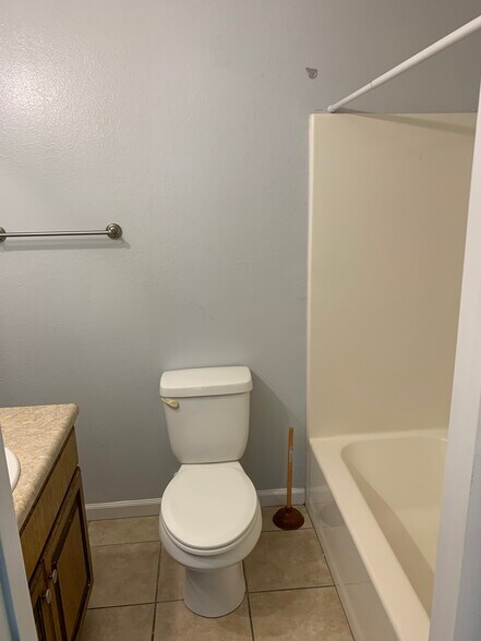 Bedroom #2 bathroom - 2717 Pineview Dr