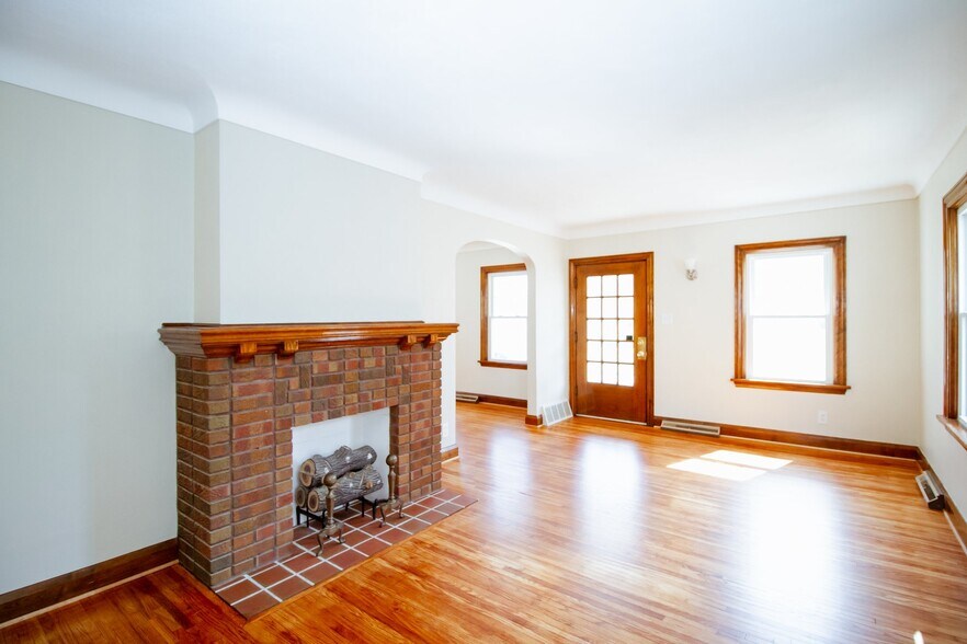 Building Photo - 2032 Glencove Dr