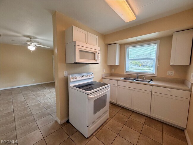 Building Photo - 1906 Coronado Rd