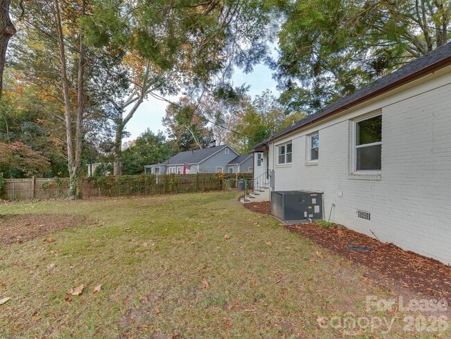 Building Photo - 2721 Mayflower Rd