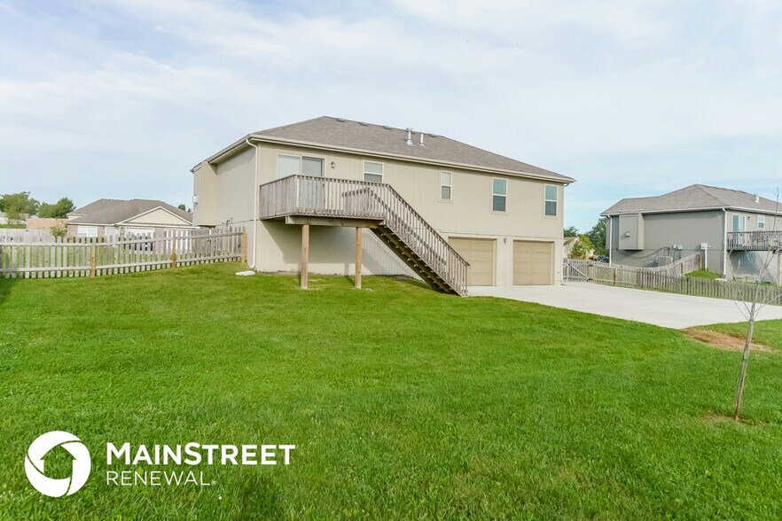 Building Photo - 202 Golfview Dr