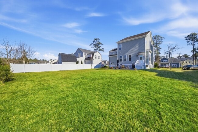 Building Photo - 1824 Hazelwood Rd