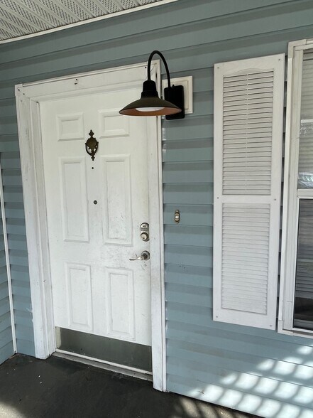 Building Photo - 4606 Wood Ave