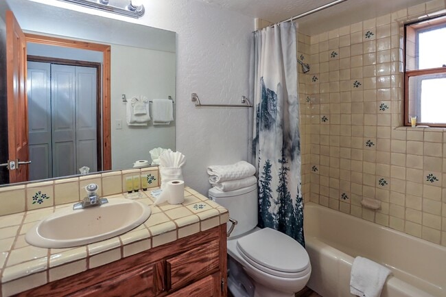 Building Photo - 42638 Moonridge Rd