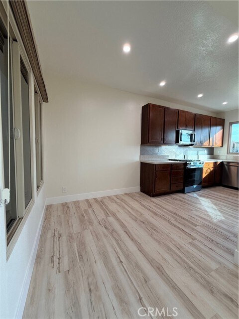 Building Photo - 705 Bay Hill Dr