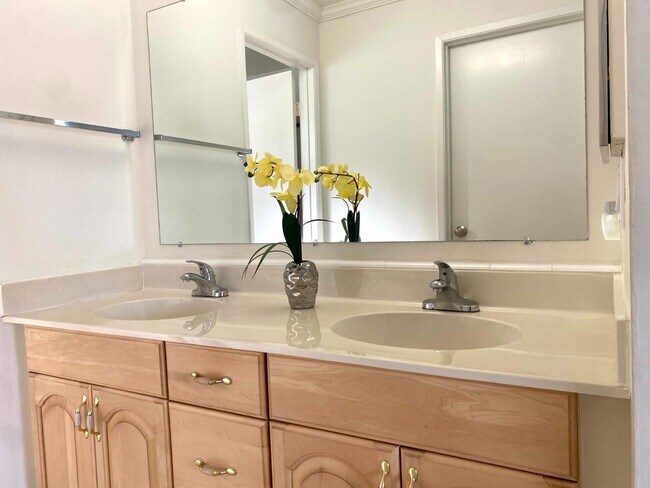Building Photo - 242 Surfbird Isle
