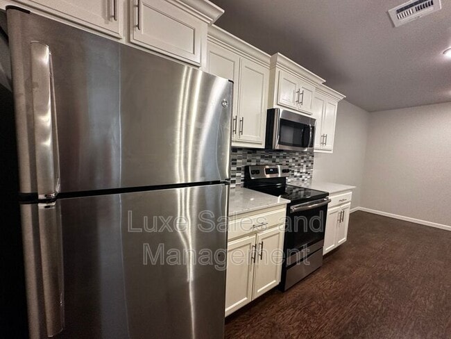 Building Photo - 11416 N Lincoln Blvd