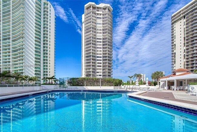 Building Photo - 20185 E Country Club Dr