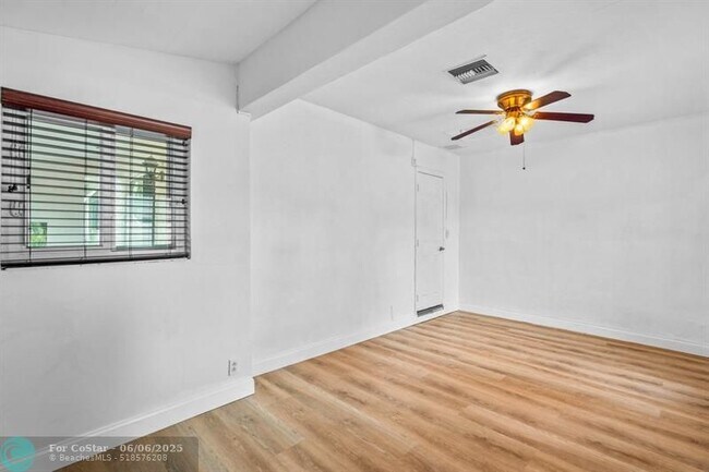 Building Photo - 4528 SW 28th Terrace
