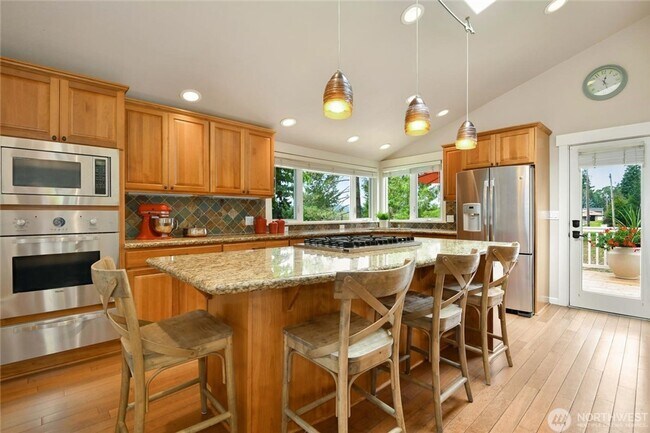 Building Photo - 5Bd/3.5Ba Newcastle House