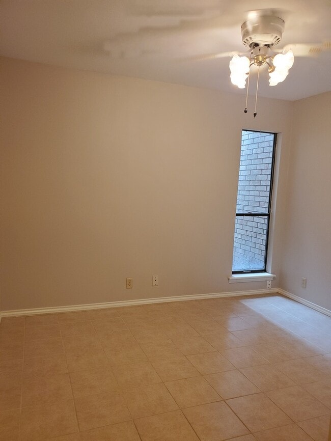 Building Photo - 5319 Palm Valley Dr N