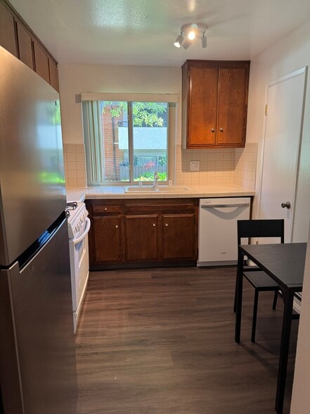 Building Photo - 31505 Lindero Canyon Rd