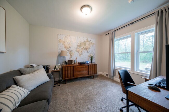 Building Photo - Fantastic and updated 4 bedroom home in Au...