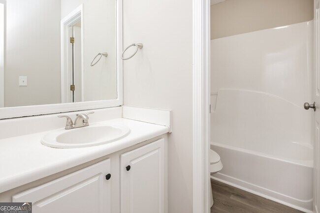 Building Photo - 911 Rolling Meadows Dr