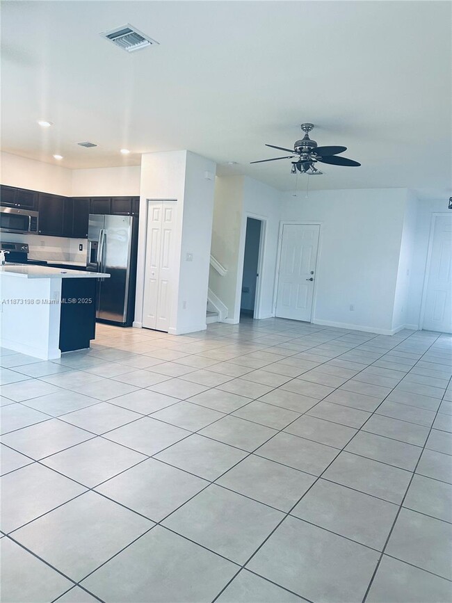 Building Photo - 3114 SE 3rd Dr