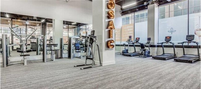 Building Photo - 301 N Akard St