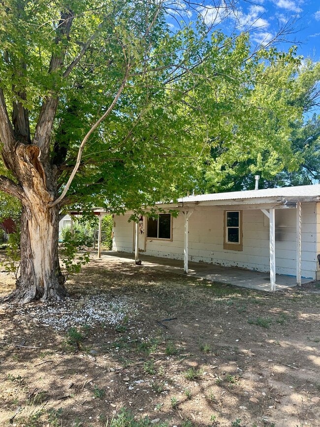 Building Photo - 3 Bedroom Home Ready to Rent