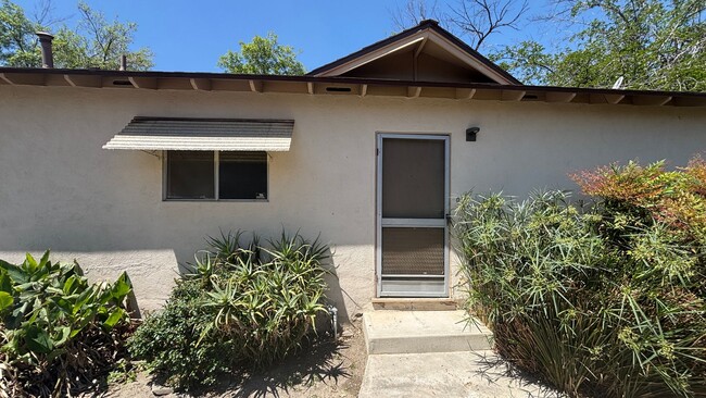 Primary Photo - 700-712 E. Johnston Ave.