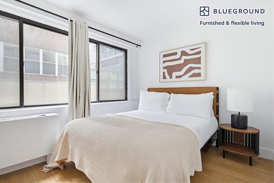 Building Photo - 230 E 44th St