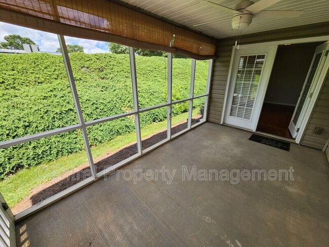 Building Photo - 107 Shalom Dr