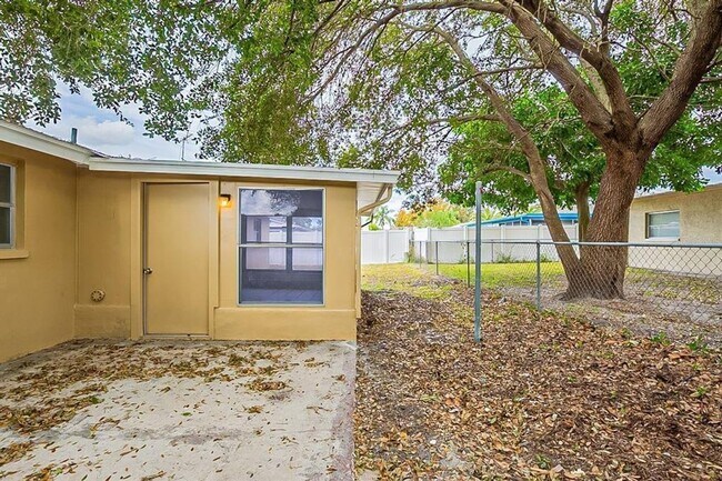 Building Photo - Charming 2BR House in Port Richey