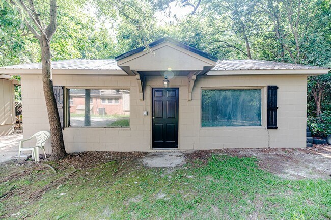 Building Photo - 3226 Hawkins Ave