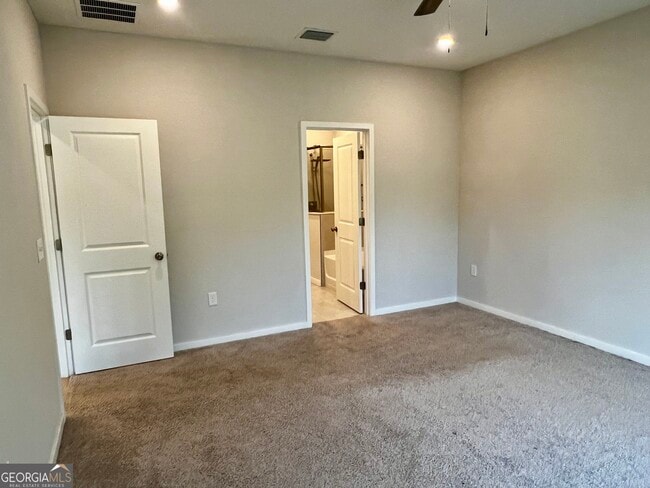 Building Photo - 204 Park View Ln