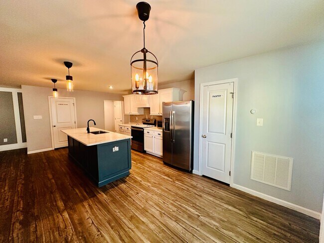 Building Photo - Come tour this beautiful home in MARQUIS HILLS!