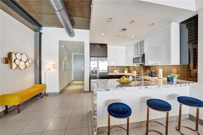 Building Photo - 110 SE 2nd St