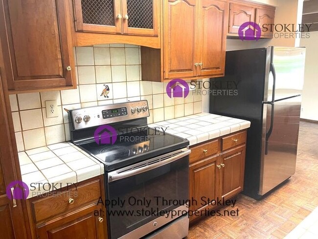 Building Photo - 137 Donna Maria Way