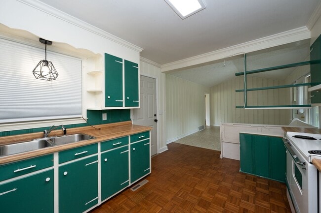 Building Photo - # Charming Greenville Home with Excellent ...