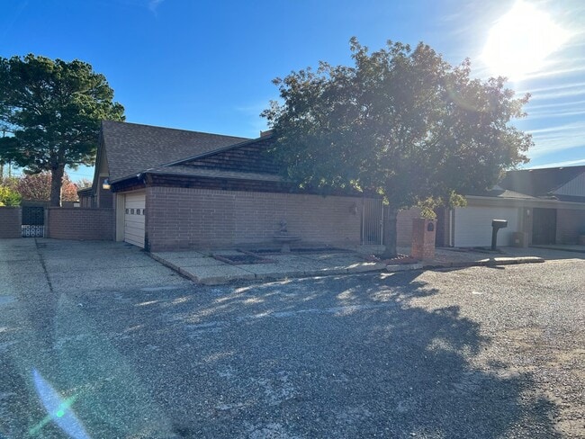 Building Photo - 10 Arroyo-Santiago