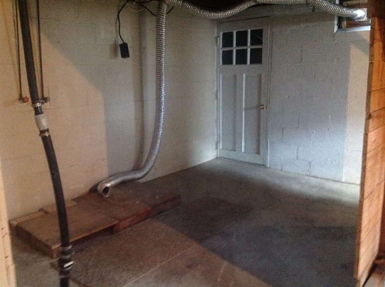 Building Photo - 121 W Colebrook St