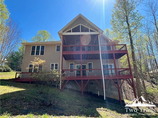 Building Photo - LUXURY MOUNTAIN LIVING IN GATED COMMUNITY