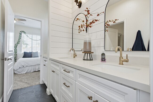 Building Photo - 1317 Gull Ct