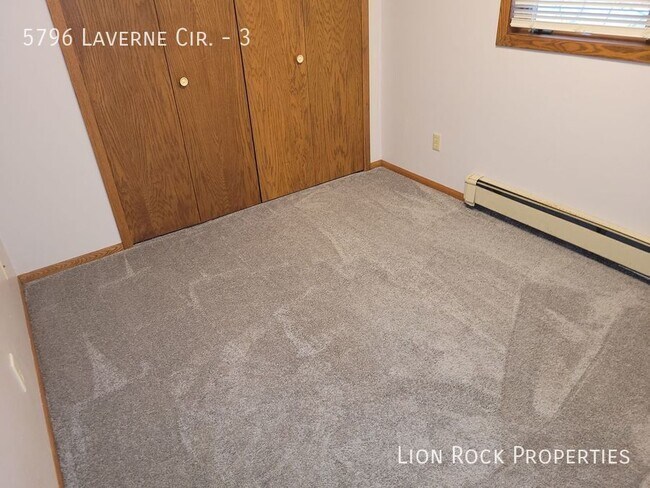 Building Photo - 5796 Laverne Cir N