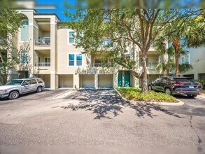 Building Photo - Condo on desirable Harbour Island